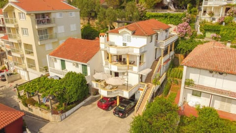 Property building, Bird's eye view, Balcony/Terrace, Balcony/Terrace, Parking