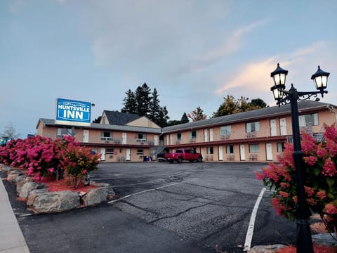 Property building, Facade/entrance, Street view, Parking