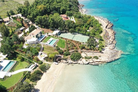 Property building, View (from property/room), Beach, Beach, Tennis court, Garden view, Pool view, Sea view, Swimming pool, Entertainment, Location