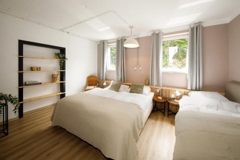 Bed, Photo of the whole room, towels