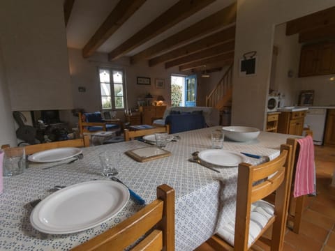 Maison mitoyenne proche plage et centre, calme et confort - FR-1-418-116 House in Brittany