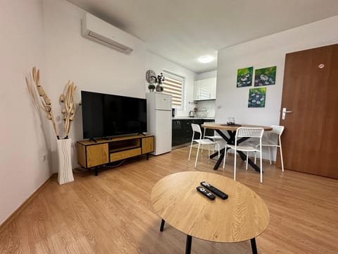 TV and multimedia, Living room, Dining area