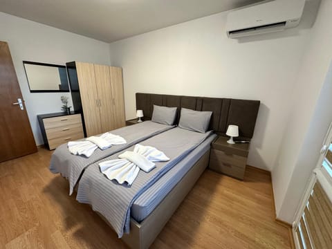 Bedroom, wardrobe, air conditioner