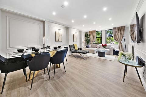 Communal lounge/ TV room, TV and multimedia, Living room, Seating area, Evening entertainment