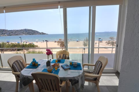 View (from property/room), Balcony/Terrace, Dining area, Mountain view, Sea view
