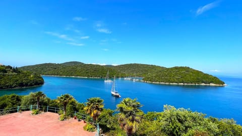 Property building, View (from property/room), Pool view, Sea view, Quiet street view
