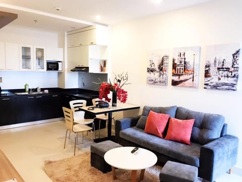 Coffee/tea facilities, Kitchen or kitchenette, Living room, Dining area