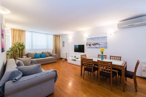 TV and multimedia, Living room, Dining area