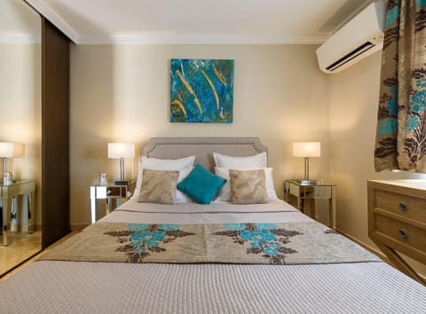 Bed, Photo of the whole room, Bedroom, air conditioner