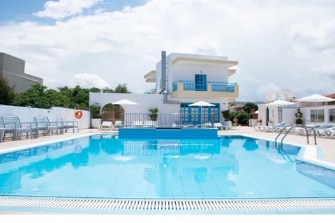 Swimming pool, Swimming pool