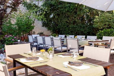 Restaurant/places to eat, Balcony/Terrace