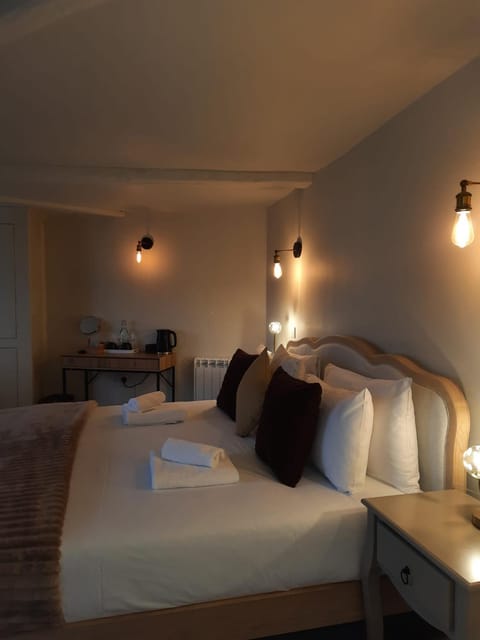 Rising Sun Hotel Inn in Lee Road