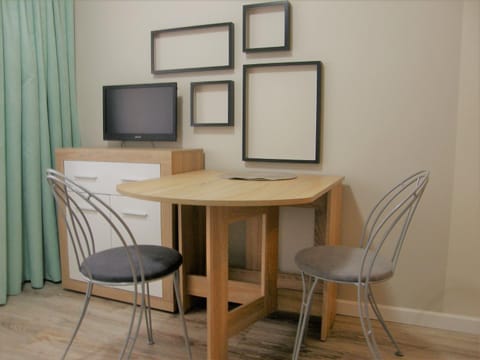 Photo of the whole room, Dining area