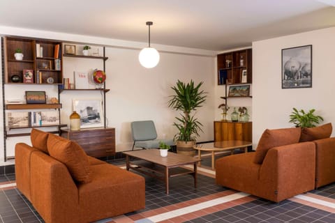 Living room, Seating area