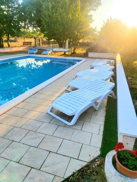 Day, Natural landscape, Pool view, Swimming pool, sunbed