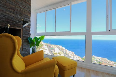 Mountain view, Sea view