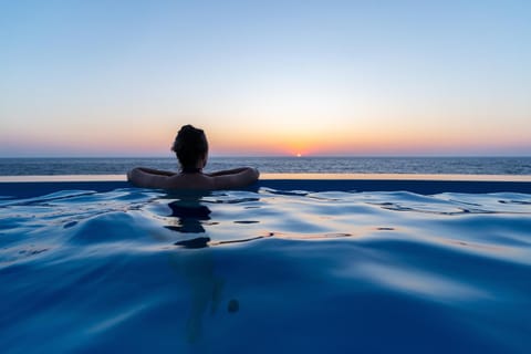 View (from property/room), Lake view, Sea view, Swimming pool, Sunset, Family