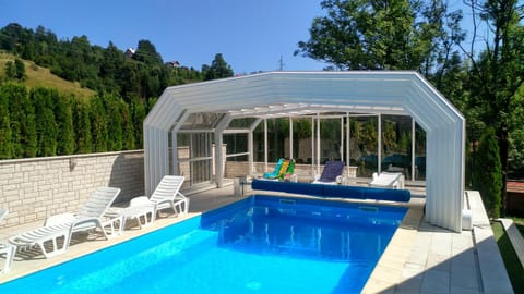 Swimming pool, Swimming pool