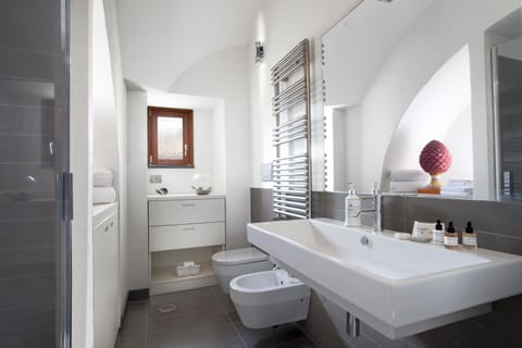 Shower, Toilet, Bathroom, Garden view