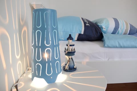 Bed, Photo of the whole room, Decorative detail
