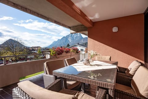 Balcony/Terrace, Mountain view