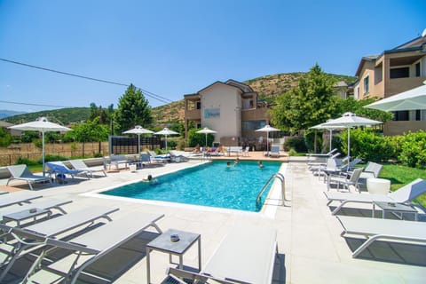 Property building, Pool view, Swimming pool, Swimming pool, Entertainment