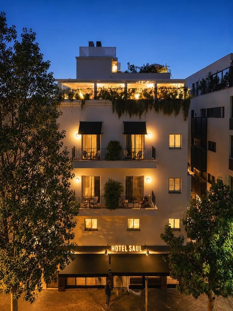 Property building, Facade/entrance, Night
