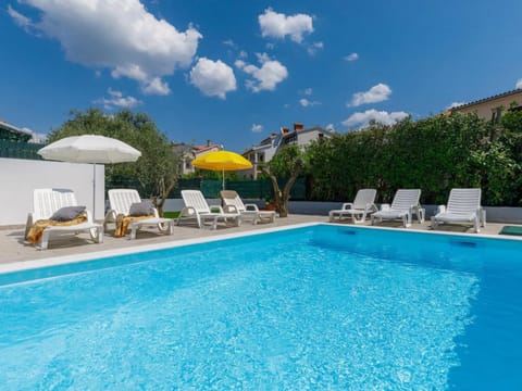 Day, Pool view, Swimming pool, sunbed