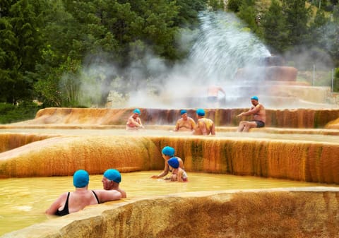 Hot Spring Bath, Spa and wellness centre/facilities