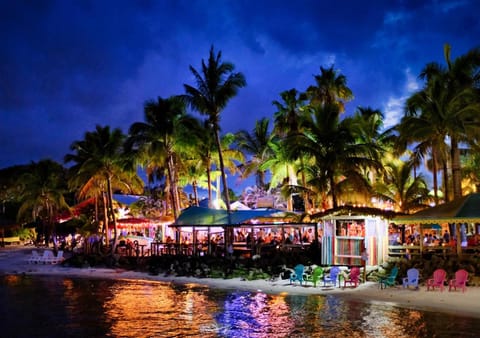 Property building, Lounge or bar, Beach