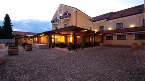 Facade/entrance