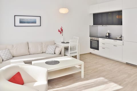 Kitchen or kitchenette, Living room, Seating area, Bedroom
