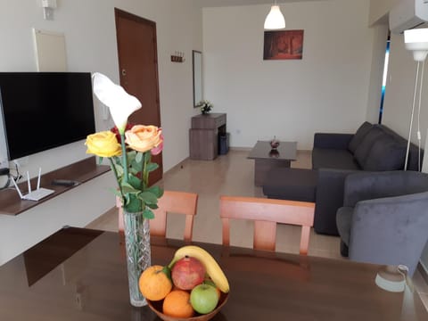 Communal lounge/ TV room, TV and multimedia, Living room, Seating area, Evening entertainment