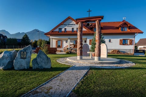 Property building, Nearby landmark, Spring, Day, Natural landscape, Place of worship, Garden view, Landmark view, Mountain view