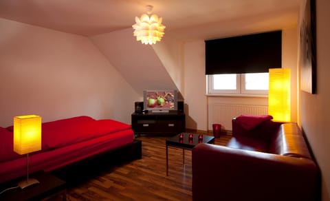 Photo of the whole room, Seating area