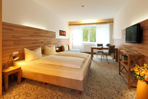 TV and multimedia, Seating area, Bedroom