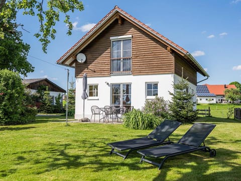 Property building, Day, Natural landscape, Balcony/Terrace, Garden view, sunbed