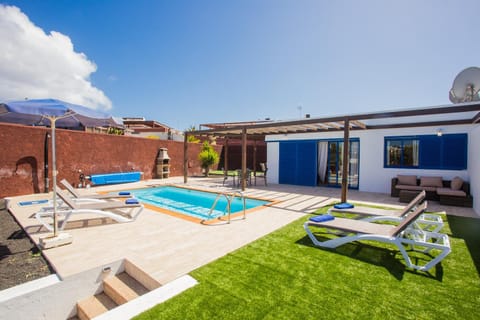 Property building, Pool view, Swimming pool, sunbed