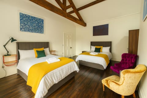 Manchesters Ultimate House - Hot tub - Sleeps 22! House in Salford