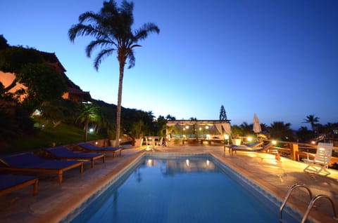 Natural landscape, Lounge or bar, Pool view, Swimming pool, Swimming pool, sunbed