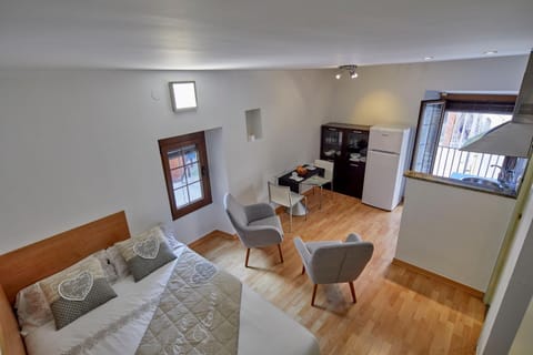 Bed, Balcony/Terrace, Kitchen or kitchenette, Living room, Seating area, Dining area, Bedroom