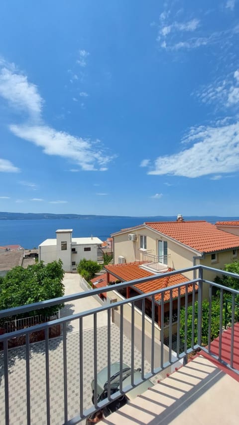 Sea view, Street view