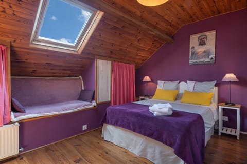 Property building, Bed, Photo of the whole room