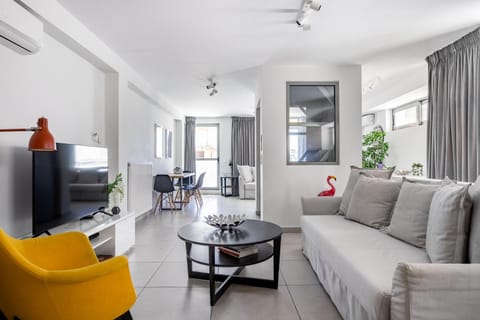 Communal lounge/ TV room, TV and multimedia, Living room