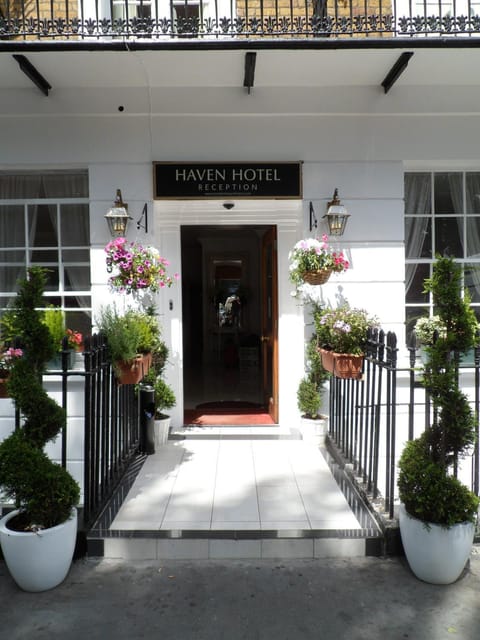 Facade/entrance, Day