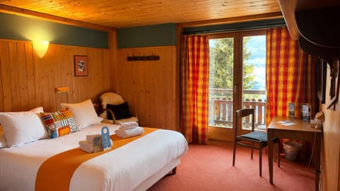 View (from property/room), Balcony/Terrace, Bedroom