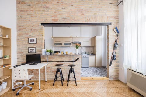 Kitchen or kitchenette, Living room