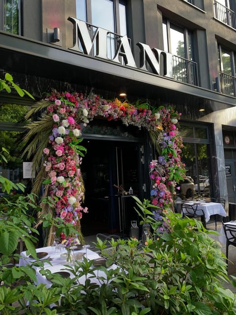 Property building, Restaurant/places to eat