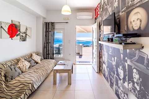 TV and multimedia, Seating area, Sea view