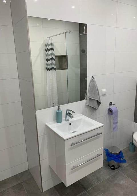 Bathroom, Photo of the whole room
